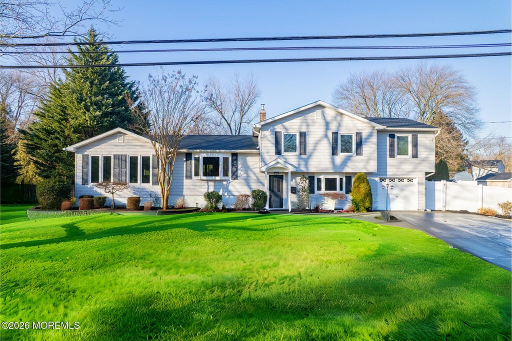 132 Apple Blossom Lane, Middletown, NJ 07748