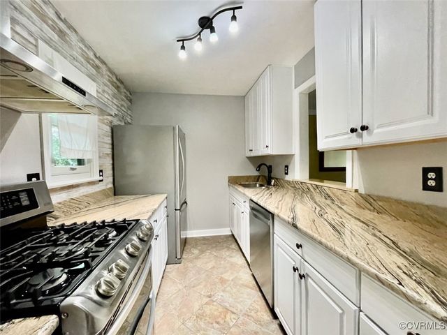 11767 N Briar Patch Dr, Midlothian, VA 23113