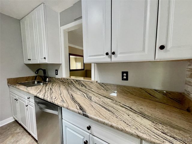 11767 N Briar Patch Dr, Midlothian, VA 23113