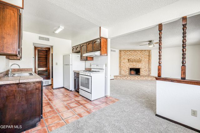 321 Gus Rallis Drive, El Paso, TX 79932