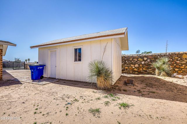 321 Gus Rallis Drive, El Paso, TX 79932