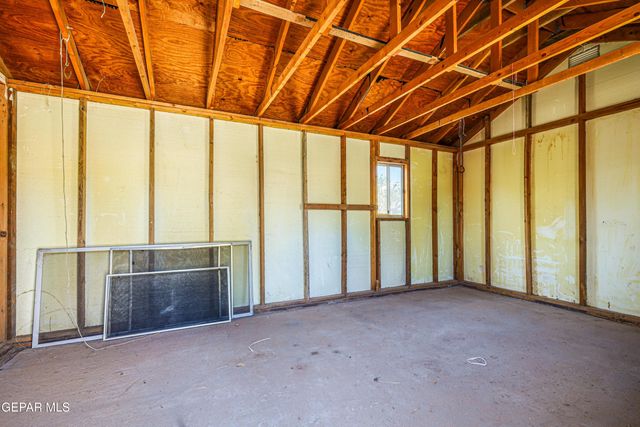 321 Gus Rallis Drive, El Paso, TX 79932