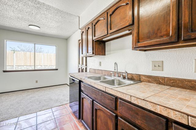 321 Gus Rallis Drive, El Paso, TX 79932