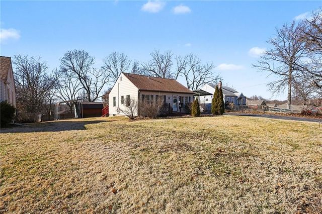 3434 NE Monterey Avenue, Kansas City, MO 64117