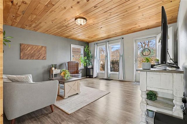 3434 NE Monterey Avenue, Kansas City, MO 64117