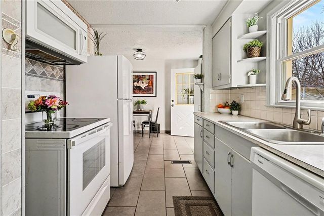 3434 NE Monterey Avenue, Kansas City, MO 64117