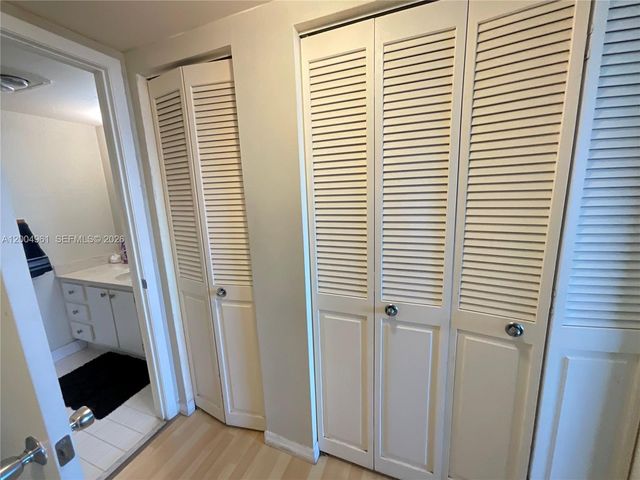 919 Hillcrest Dr 504, Hollywood, FL 33021