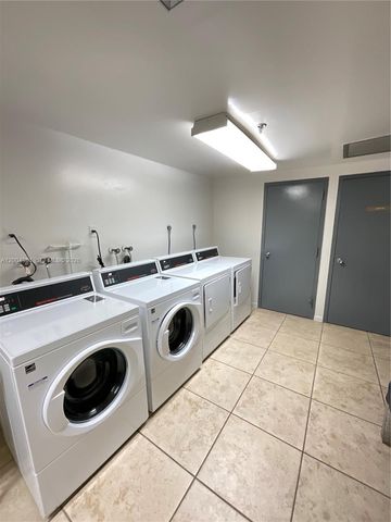 919 Hillcrest Dr 504, Hollywood, FL 33021