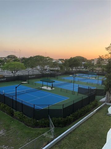 919 Hillcrest Dr 504, Hollywood, FL 33021