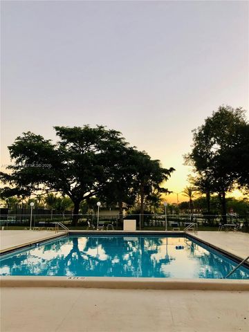 919 Hillcrest Dr 504, Hollywood, FL 33021