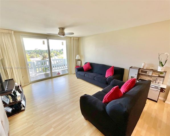 919 Hillcrest Dr 504, Hollywood, FL 33021