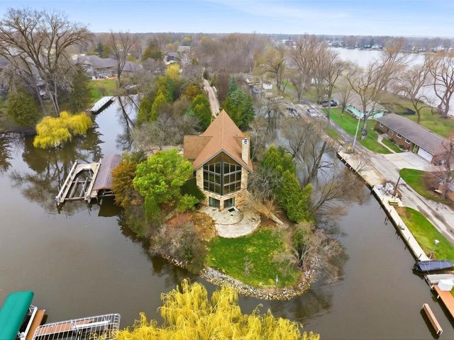 85 LAKE REST AVENUE, Oshkosh, WI 54902