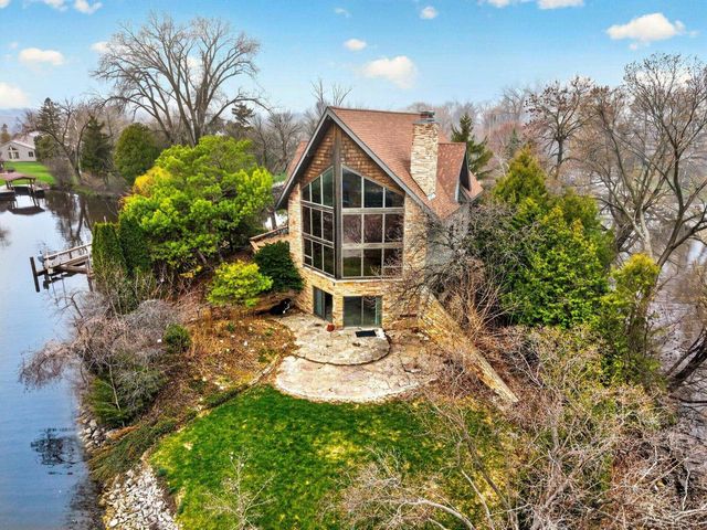 85 LAKE REST AVENUE, Oshkosh, WI 54902