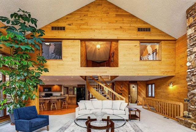 85 LAKE REST AVENUE, Oshkosh, WI 54902