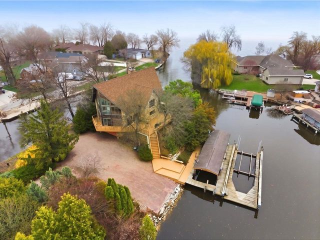 85 LAKE REST AVENUE, Oshkosh, WI 54902