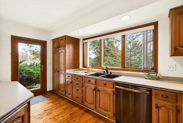 85 LAKE REST AVENUE, Oshkosh, WI 54902