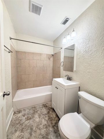 1232 San Felipe Street, Angleton, TX 77515