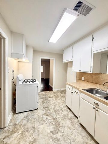 1232 San Felipe Street, Angleton, TX 77515