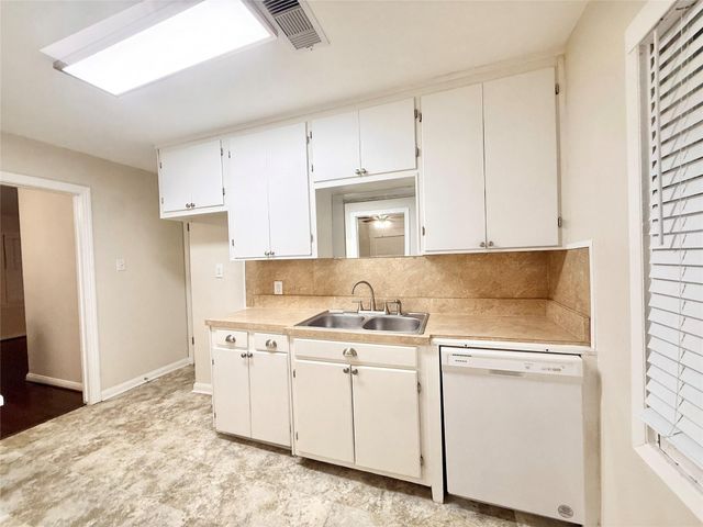 1232 San Felipe Street, Angleton, TX 77515