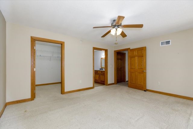 711 16th Avenue U104, Grinnell, IA 50112