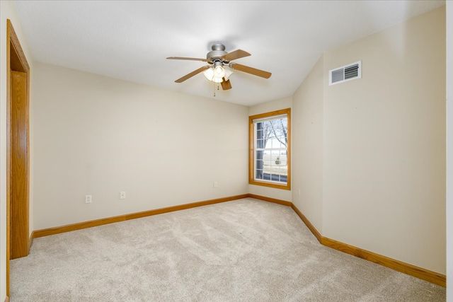 711 16th Avenue U104, Grinnell, IA 50112