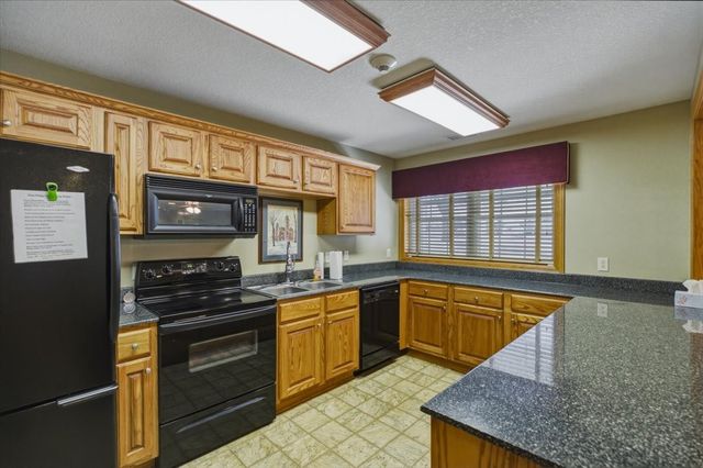 711 16th Avenue U104, Grinnell, IA 50112