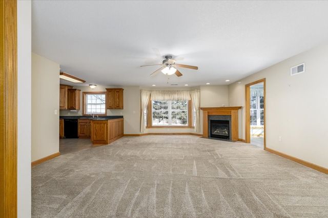 711 16th Avenue U104, Grinnell, IA 50112