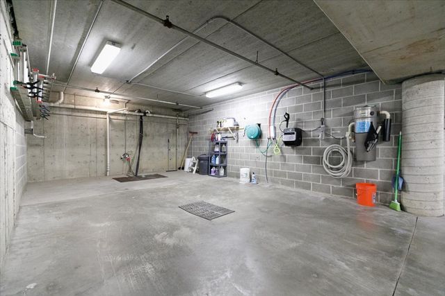 711 16th Avenue U104, Grinnell, IA 50112