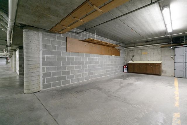 711 16th Avenue U104, Grinnell, IA 50112