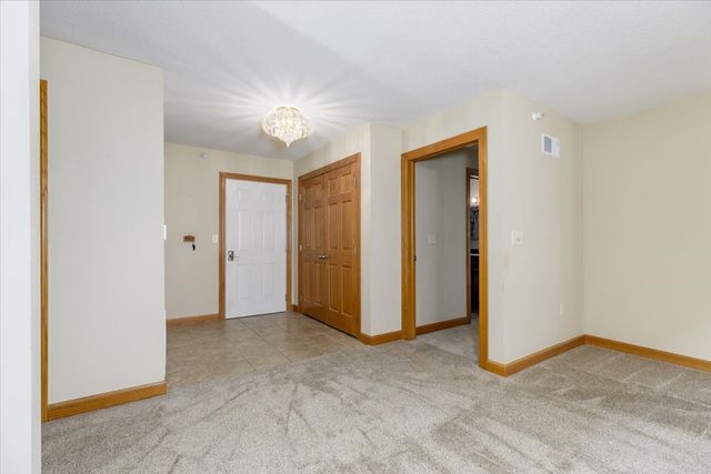 711 16th Avenue U104, Grinnell, IA 50112