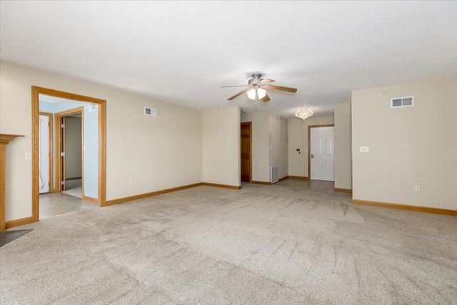 711 16th Avenue U104, Grinnell, IA 50112