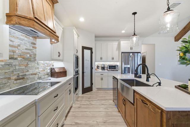 1025 Churchill Lane, Millsap, TX 76066