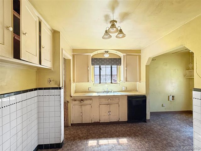 13334 Elmdale Street, Detroit, MI 48213