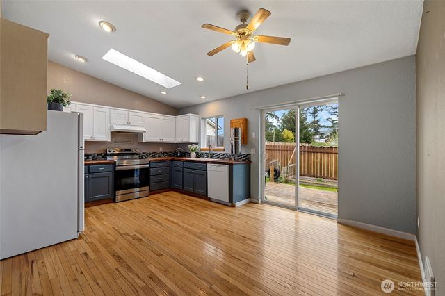 942 Walker Avenue, Oak Harbor, WA 98277