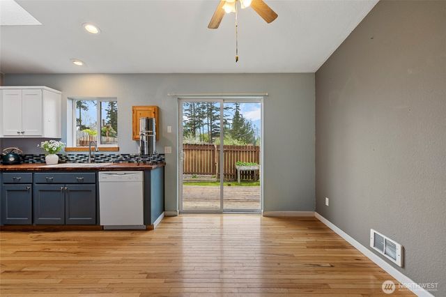 942 Walker Avenue, Oak Harbor, WA 98277