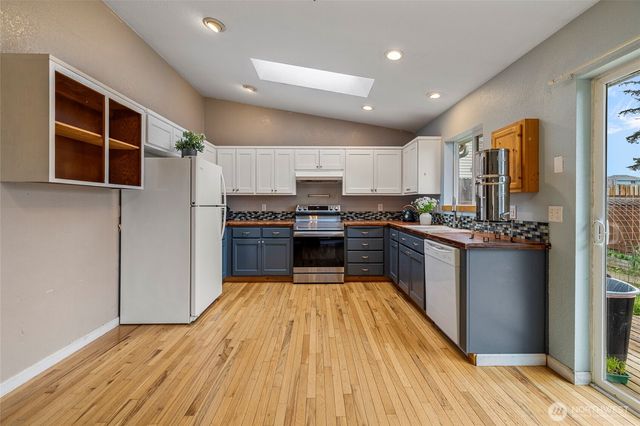 942 Walker Avenue, Oak Harbor, WA 98277