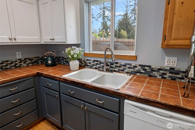 942 Walker Avenue, Oak Harbor, WA 98277