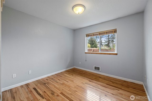 942 Walker Avenue, Oak Harbor, WA 98277