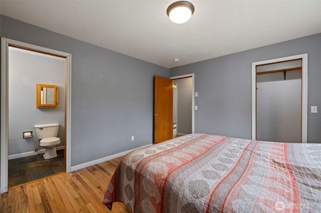 942 Walker Avenue, Oak Harbor, WA 98277