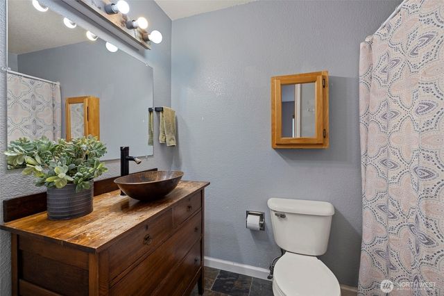 942 Walker Avenue, Oak Harbor, WA 98277