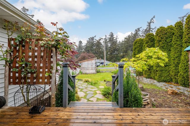 942 Walker Avenue, Oak Harbor, WA 98277