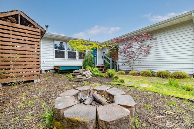 942 Walker Avenue, Oak Harbor, WA 98277