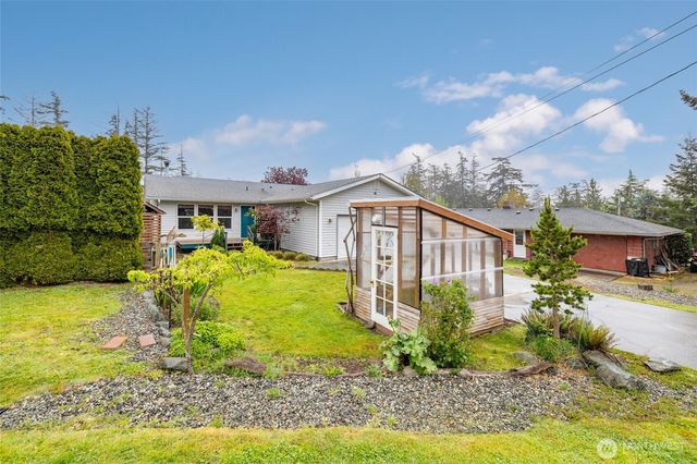942 Walker Avenue, Oak Harbor, WA 98277