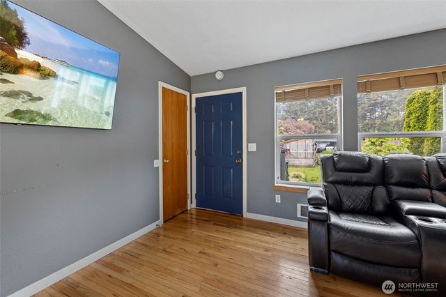 942 Walker Avenue, Oak Harbor, WA 98277