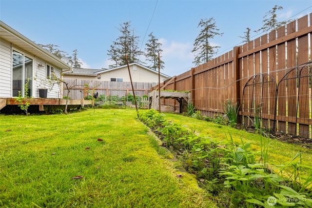 942 Walker Avenue, Oak Harbor, WA 98277