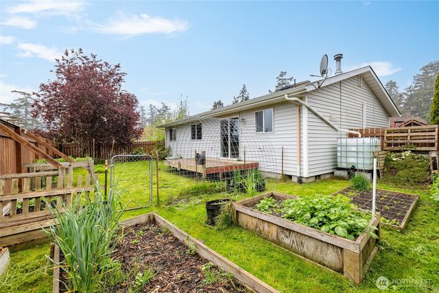 942 Walker Avenue, Oak Harbor, WA 98277