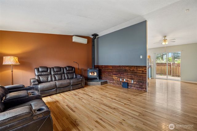 942 Walker Avenue, Oak Harbor, WA 98277