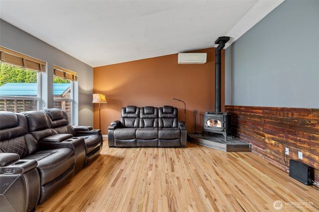 942 Walker Avenue, Oak Harbor, WA 98277