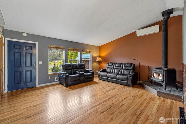 942 Walker Avenue, Oak Harbor, WA 98277