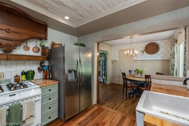 24379 Tamarack Trail, Southfield, MI 48075